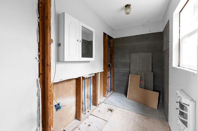 909 Ives Creek Road, Bellville, TX 77418