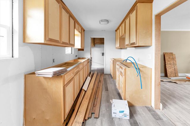 909 Ives Creek Road, Bellville, TX 77418