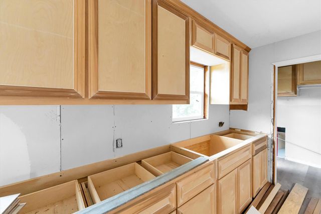 909 Ives Creek Road, Bellville, TX 77418