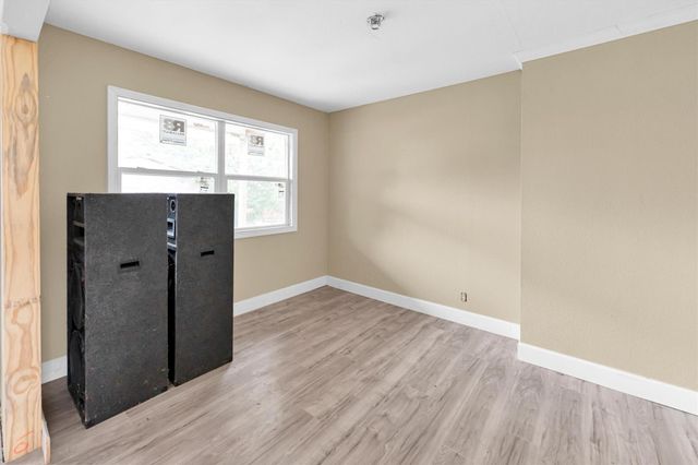 909 Ives Creek Road, Bellville, TX 77418