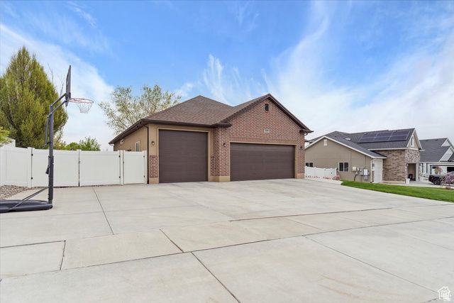 1330 E 850 N, Layton, UT 84041