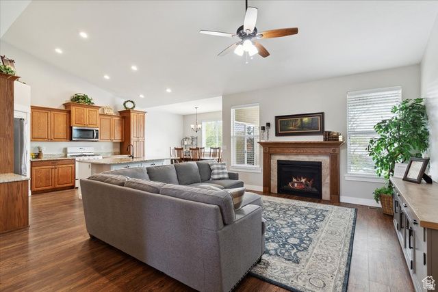 1330 E 850 N, Layton, UT 84041