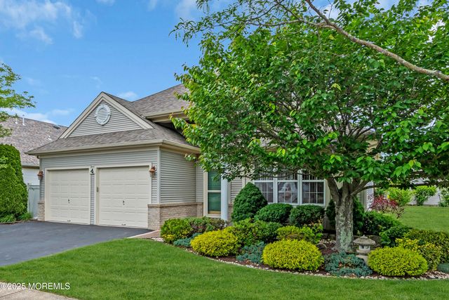 4 Gascony Circle, Manchester, NJ 08759
