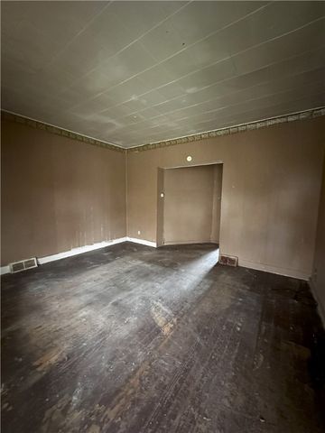 1112 E Washington St, New Castle, PA 16101