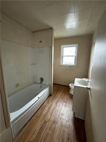 1112 E Washington St, New Castle, PA 16101