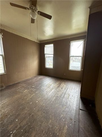 1112 E Washington St, New Castle, PA 16101