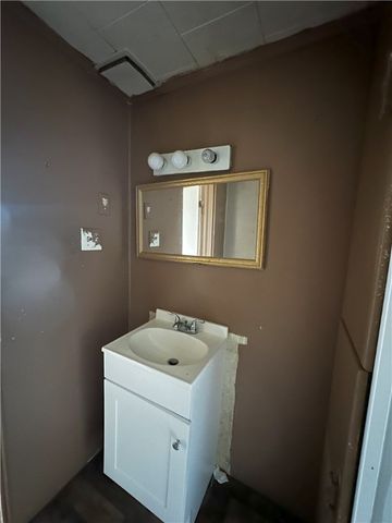 1112 E Washington St, New Castle, PA 16101