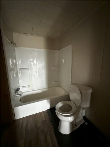 1112 E Washington St, New Castle, PA 16101