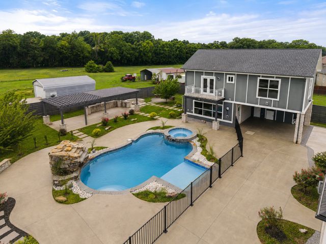7566 Don Bruce Ct, Christiana, TN 37037