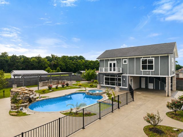 7566 Don Bruce Ct, Christiana, TN 37037