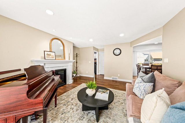 11110 W Woodside DRIVE, Hales Corners, WI 53130