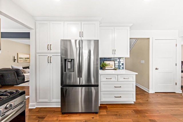 11110 W Woodside DRIVE, Hales Corners, WI 53130