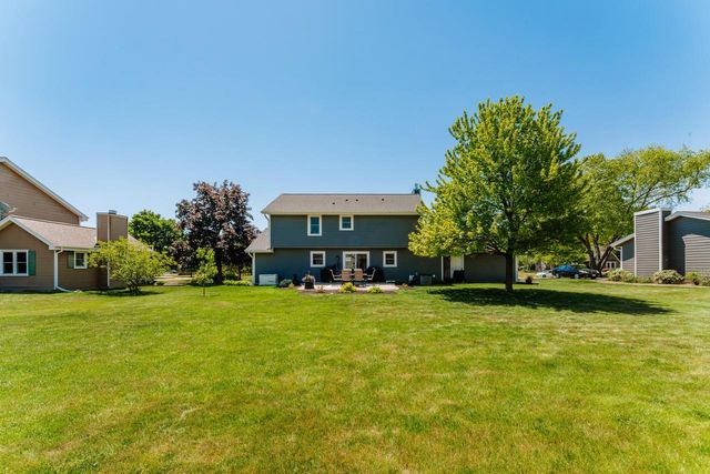 11110 W Woodside DRIVE, Hales Corners, WI 53130