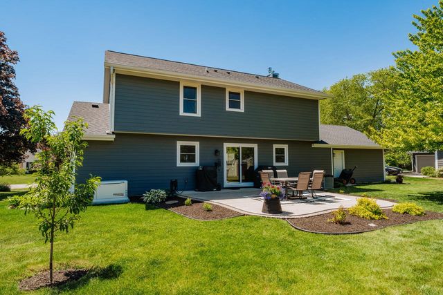 11110 W Woodside DRIVE, Hales Corners, WI 53130