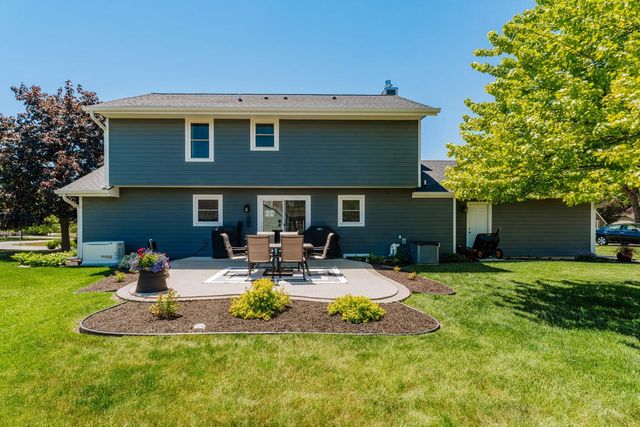 11110 W Woodside DRIVE, Hales Corners, WI 53130