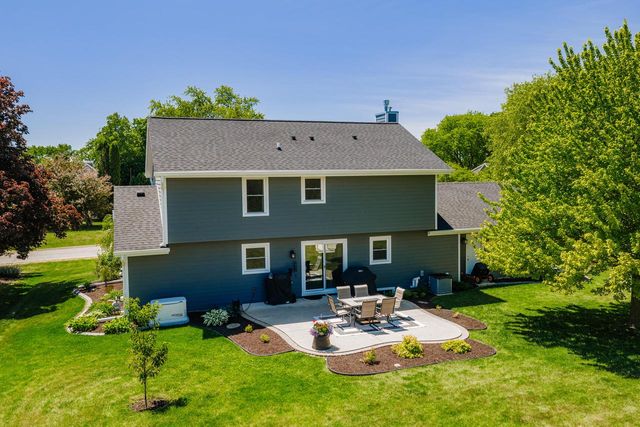 11110 W Woodside DRIVE, Hales Corners, WI 53130