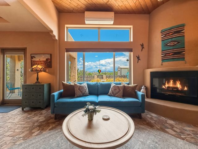 12 Estambre, Santa Fe, NM 87508
