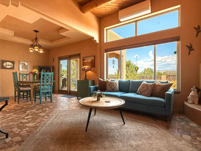 12 Estambre, Santa Fe, NM 87508