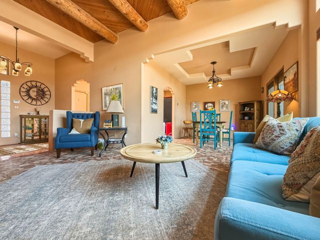 12 Estambre, Santa Fe, NM 87508