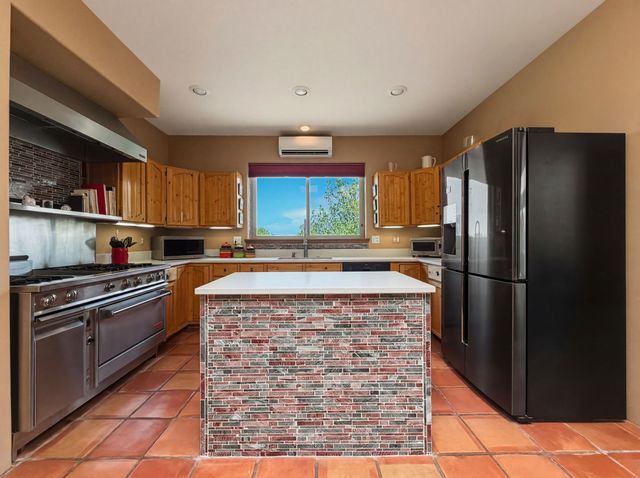12 Estambre, Santa Fe, NM 87508