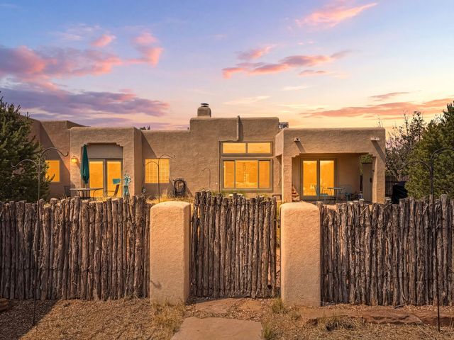 12 Estambre, Santa Fe, NM 87508