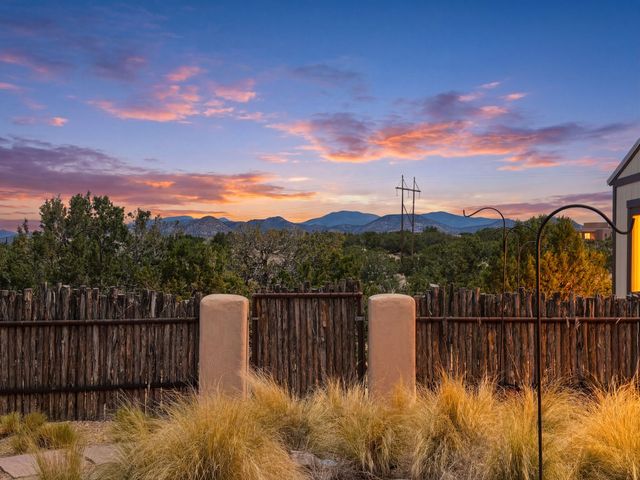 12 Estambre, Santa Fe, NM 87508
