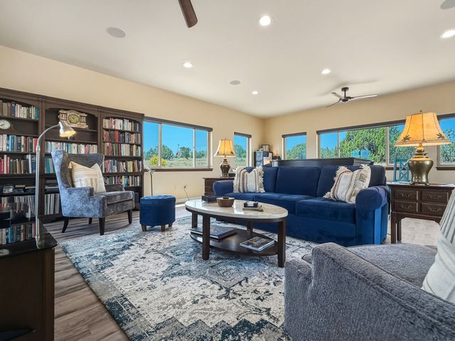 12 Estambre, Santa Fe, NM 87508