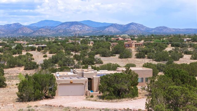 12 Estambre, Santa Fe, NM 87508