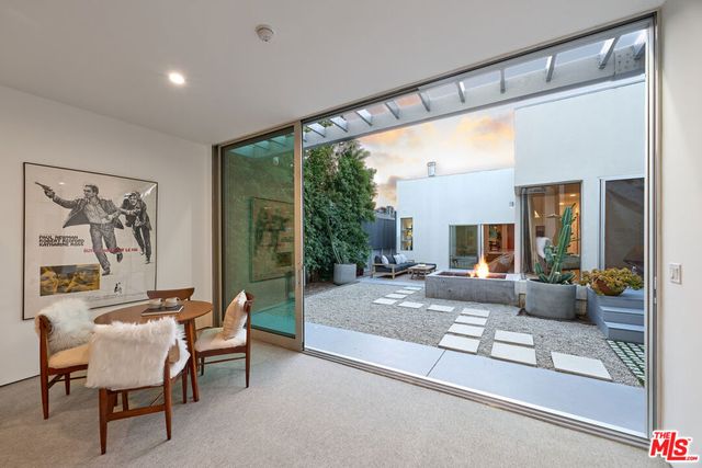 1076 Palms Boulevard, Venice, CA 90291