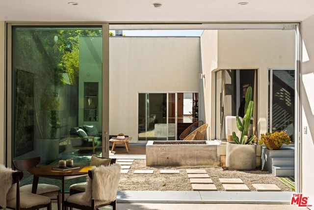 1076 Palms Boulevard, Venice, CA 90291