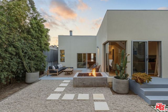 1076 Palms Boulevard, Venice, CA 90291