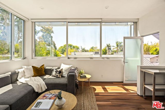1076 Palms Boulevard, Venice, CA 90291