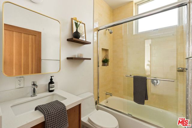 1076 Palms Boulevard, Venice, CA 90291