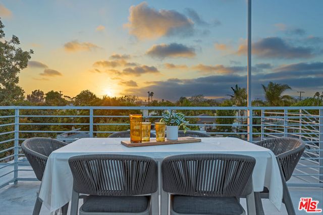 1076 Palms Boulevard, Venice, CA 90291