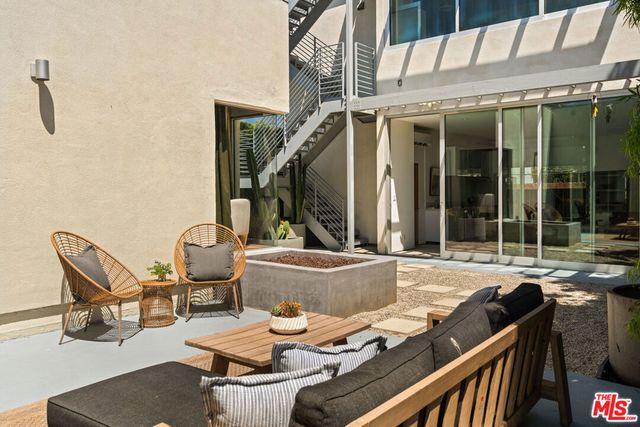 1076 Palms Boulevard, Venice, CA 90291