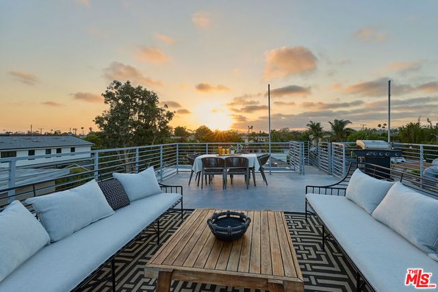 1076 Palms Boulevard, Venice, CA 90291