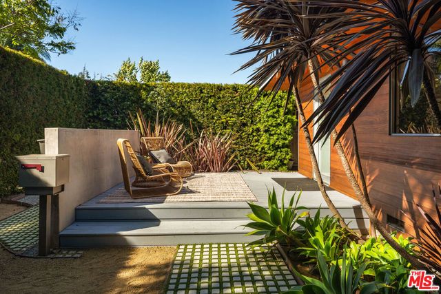 1076 Palms Boulevard, Venice, CA 90291