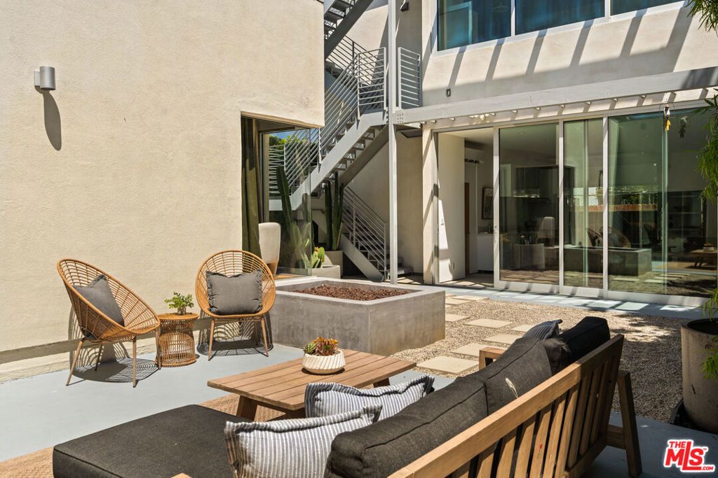 1076 Palms Boulevard, Venice, CA 90291 — photo 3