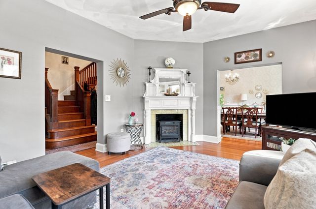 181 Cabot St B, Newton, MA 02458