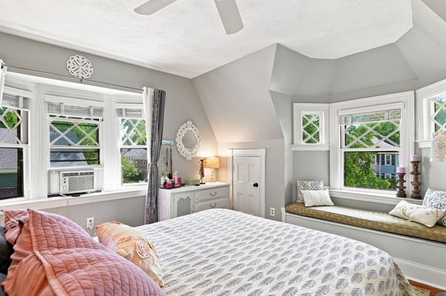 181 Cabot St B, Newton, MA 02458
