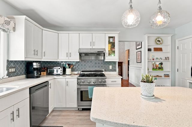 181 Cabot St B, Newton, MA 02458