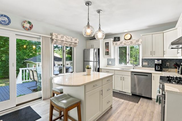 181 Cabot St B, Newton, MA 02458