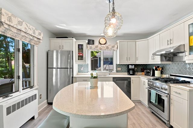 181 Cabot St B, Newton, MA 02458
