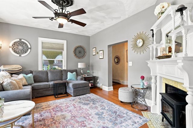 181 Cabot St B, Newton, MA 02458