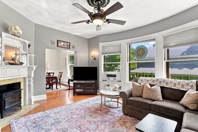 181 Cabot St B, Newton, MA 02458
