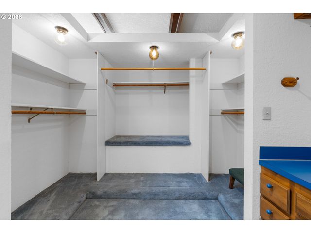 1346 FISHER Rd, Roseburg, OR 97471