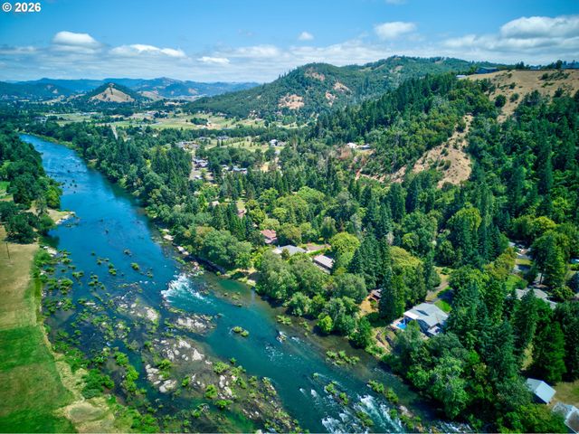 1346 FISHER Rd, Roseburg, OR 97471