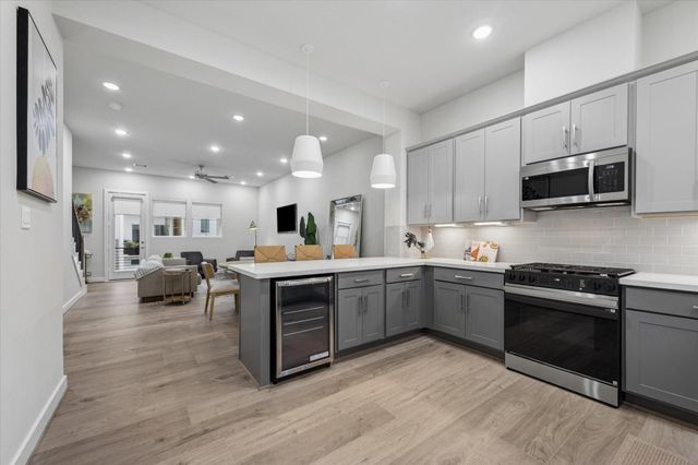 6382 Paddington Bend Drive, Houston, TX 77008