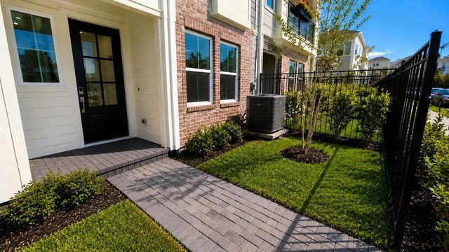 6382 Paddington Bend Drive, Houston, TX 77008