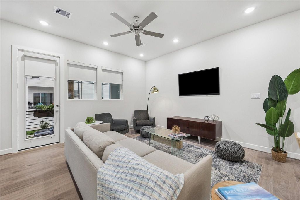 6382 Paddington Bend Drive, Houston, TX 77008